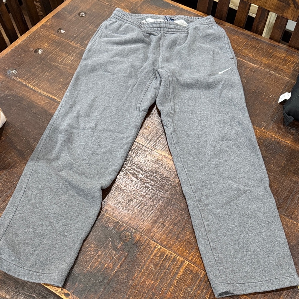 Nike Men's Heather Gray Joggers